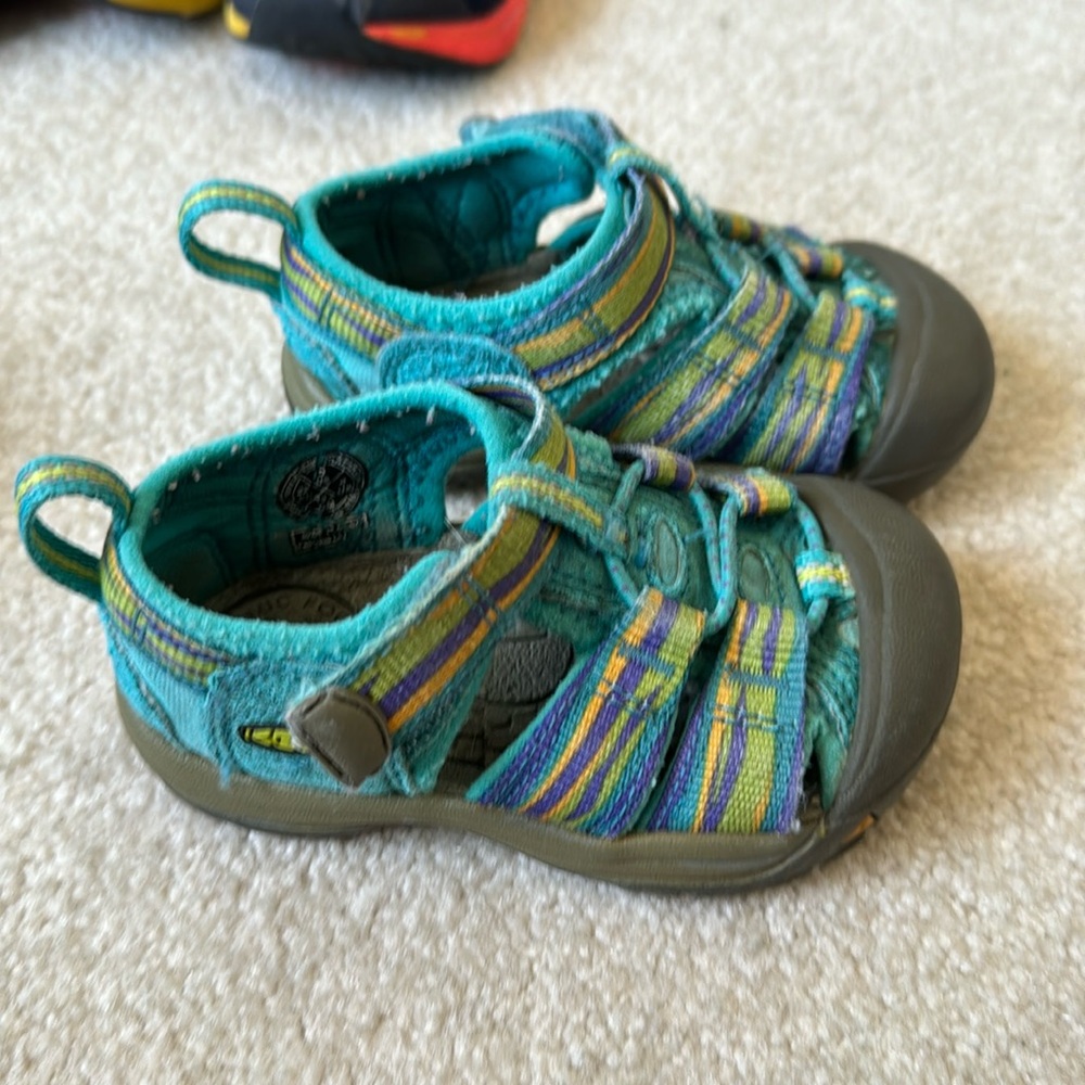 Toddler KEENs size 5